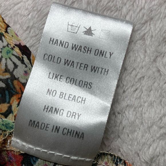 DRESS FORUM S Oversized Flower Bed Ruffled Tie-Front Blouse and Sleeve Tie - Picture 9 of 11